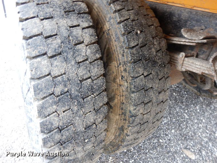 image for item DF6378 2006 International 7400  dump truck