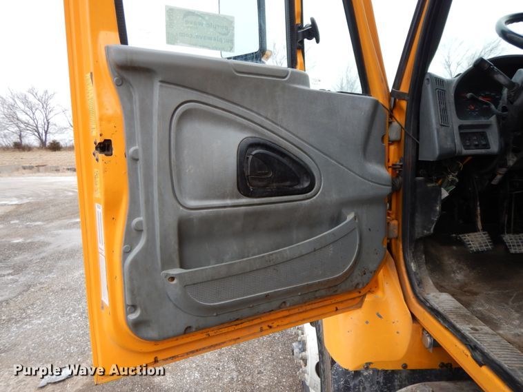 image for item DF6379 2006 International 7500  dump truck