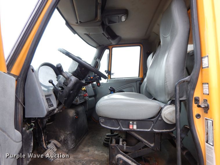 image for item DF6379 2006 International 7500  dump truck