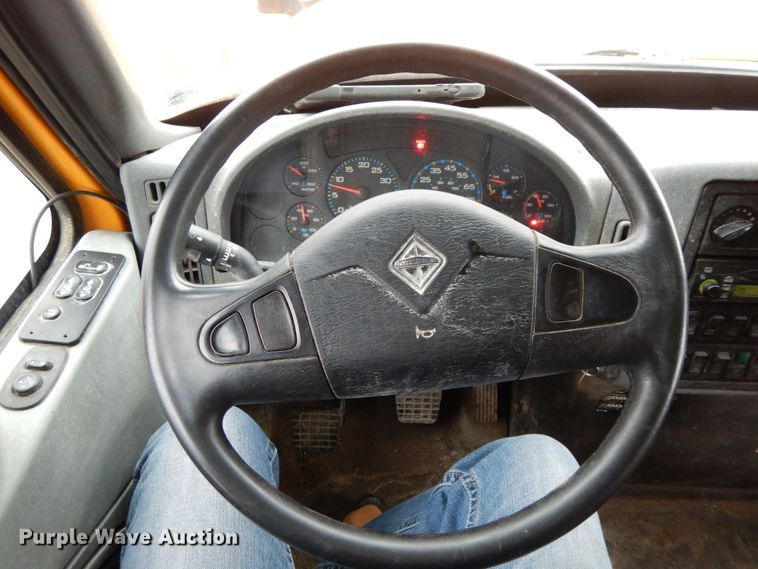 image for item DF6379 2006 International 7500  dump truck