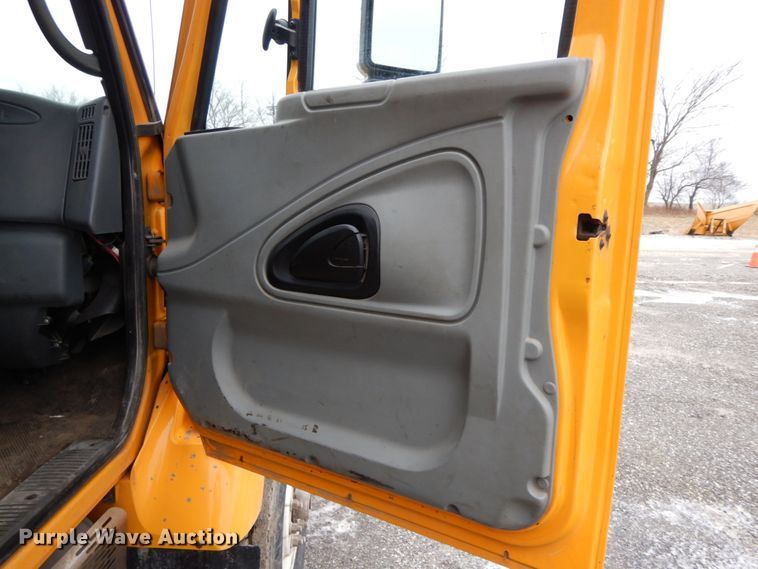 image for item DF6379 2006 International 7500  dump truck