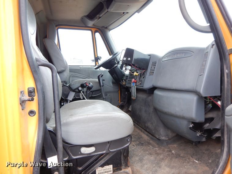 image for item DF6379 2006 International 7500  dump truck