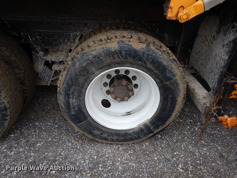 image for item DF6379 2006 International 7500  dump truck