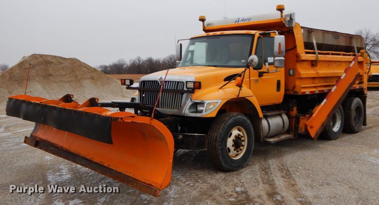 image for item DF6380 2006 International 7400  dump truck