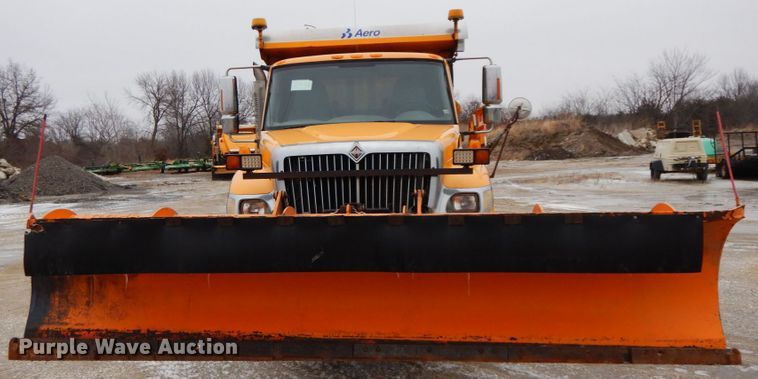 image for item DF6380 2006 International 7400  dump truck