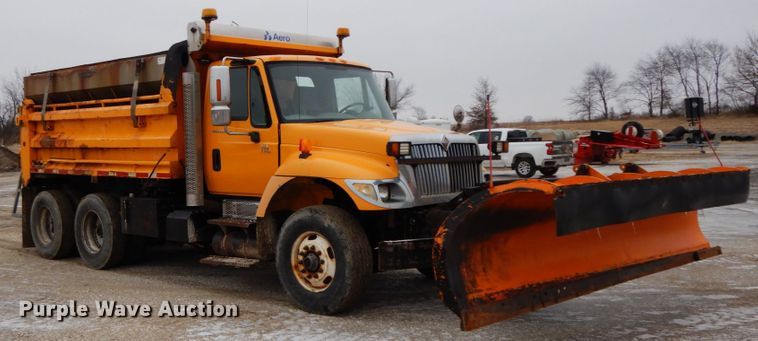 image for item DF6380 2006 International 7400  dump truck