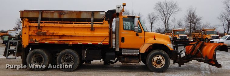 image for item DF6380 2006 International 7400  dump truck