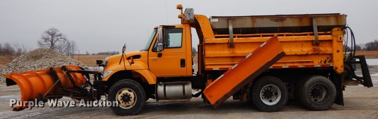 image for item DF6380 2006 International 7400  dump truck