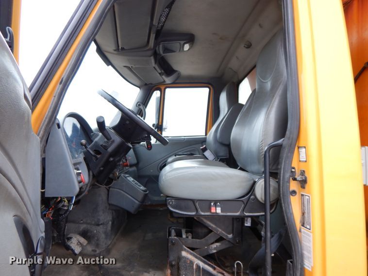 image for item DF6380 2006 International 7400  dump truck