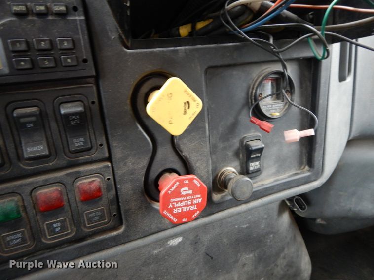 image for item DF6380 2006 International 7400  dump truck