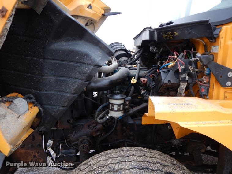 image for item DF6380 2006 International 7400  dump truck