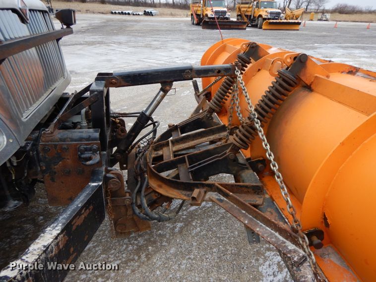 image for item DF6380 2006 International 7400  dump truck