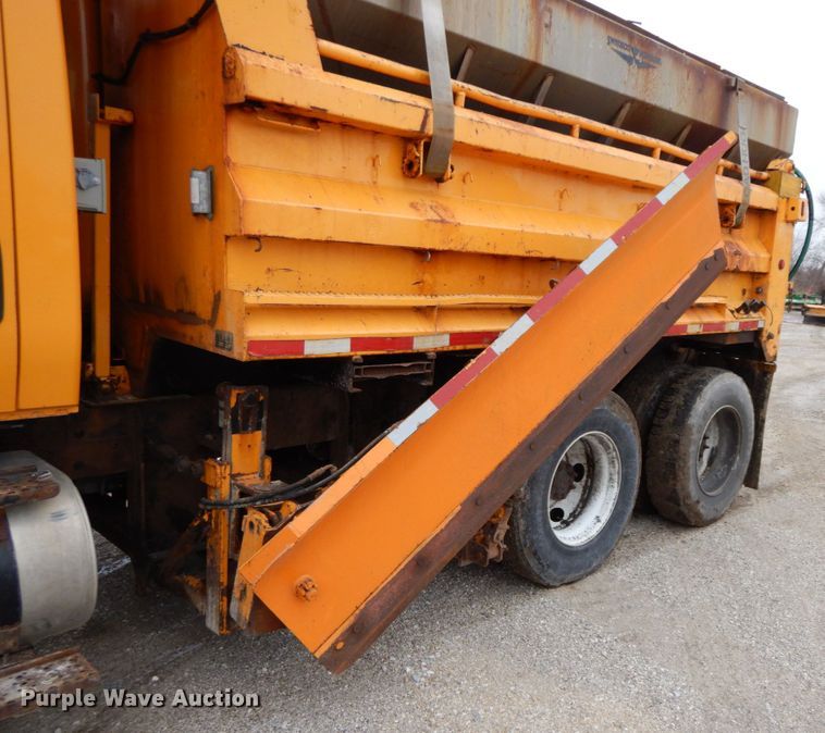 image for item DF6380 2006 International 7400  dump truck