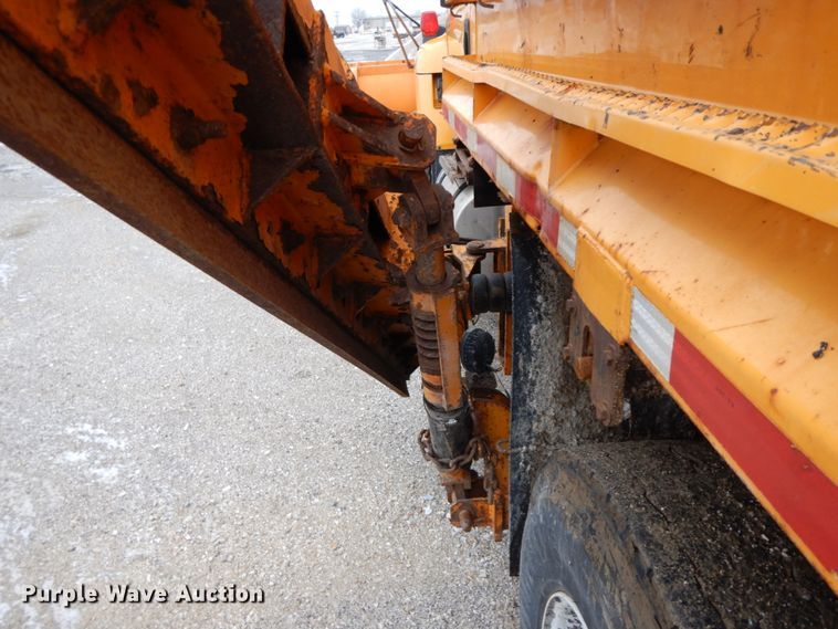 image for item DF6380 2006 International 7400  dump truck