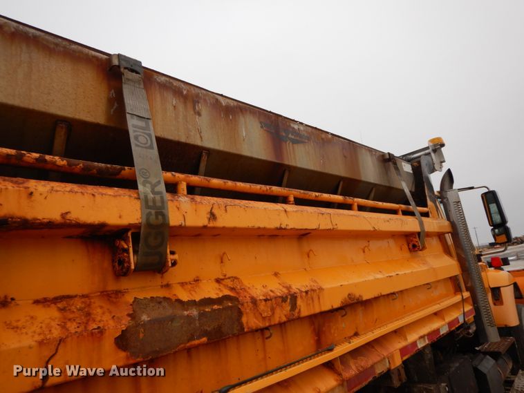 image for item DF6380 2006 International 7400  dump truck