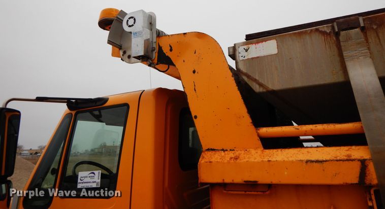 image for item DF6380 2006 International 7400  dump truck