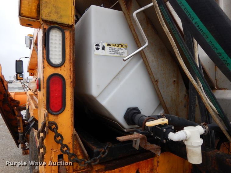 image for item DF6380 2006 International 7400  dump truck