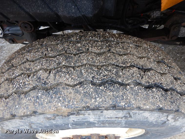 image for item DF6380 2006 International 7400  dump truck