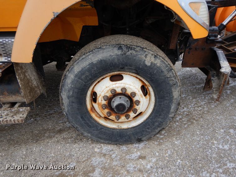 image for item DF6380 2006 International 7400  dump truck