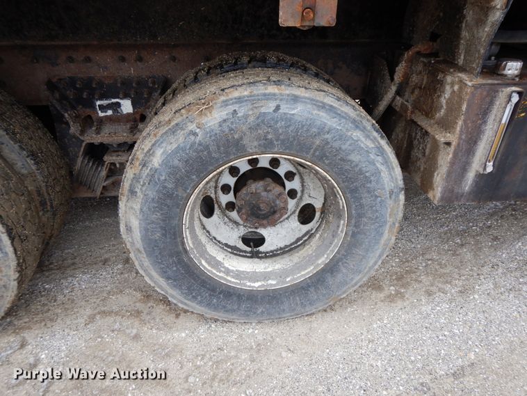 image for item DF6380 2006 International 7400  dump truck