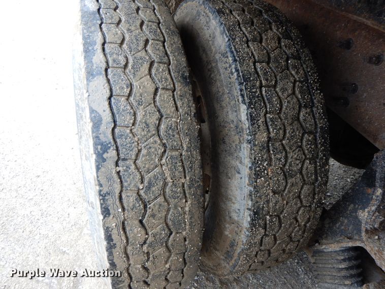 image for item DF6380 2006 International 7400  dump truck