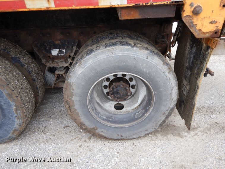 image for item DF6380 2006 International 7400  dump truck