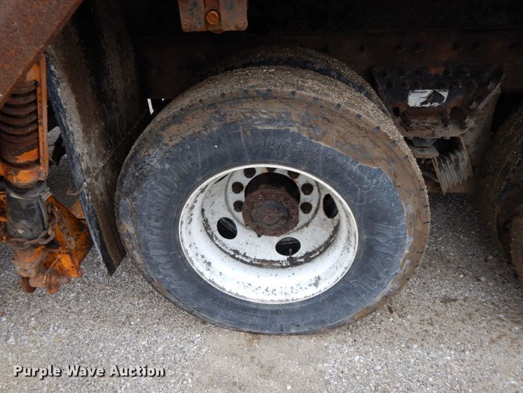 image for item DF6380 2006 International 7400  dump truck