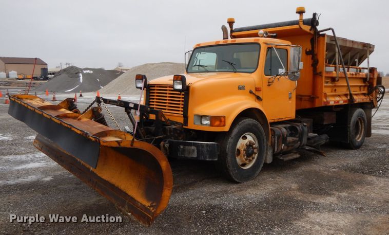 image for item DF6381 2002 International 4900  dump truck