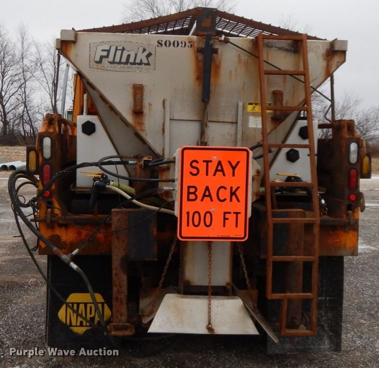 image for item DF6381 2002 International 4900  dump truck