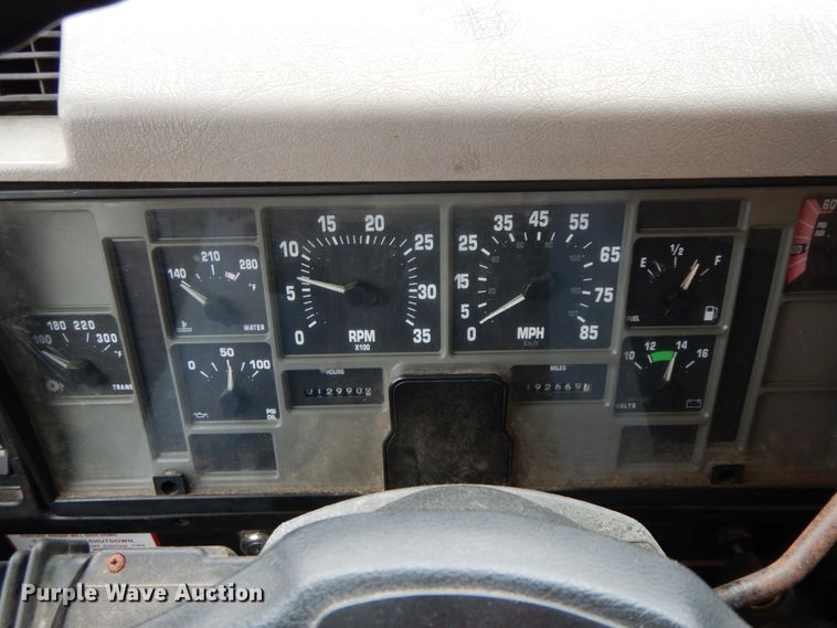 image for item DF6381 2002 International 4900  dump truck