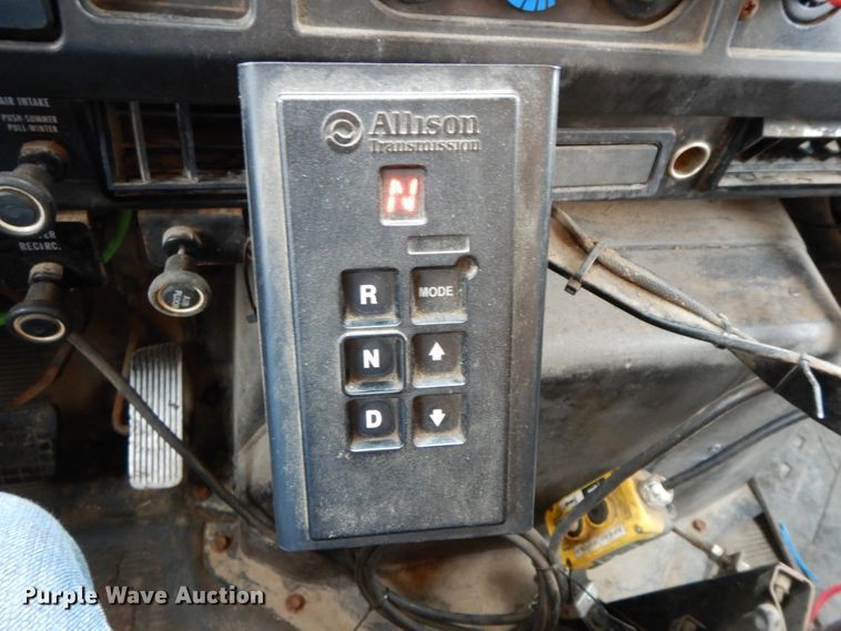 image for item DF6381 2002 International 4900  dump truck