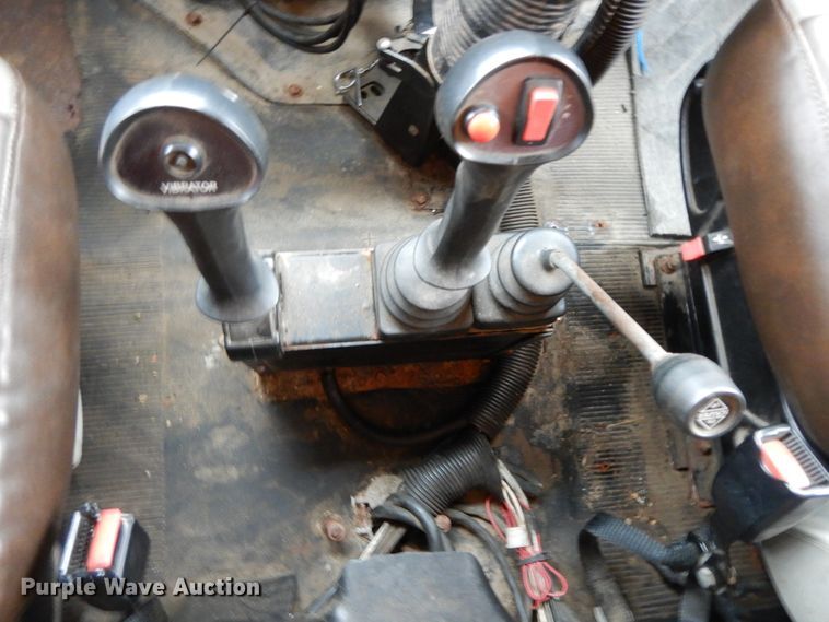 image for item DF6381 2002 International 4900  dump truck