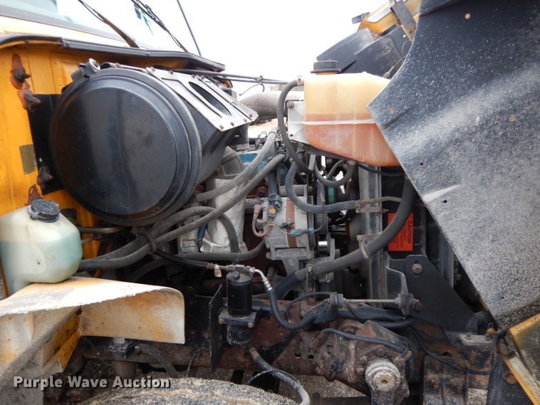 image for item DF6381 2002 International 4900  dump truck