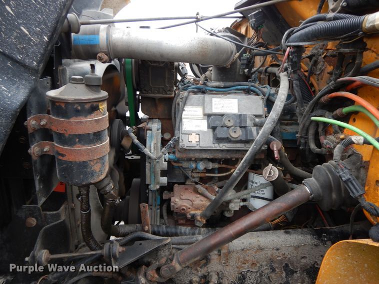 image for item DF6381 2002 International 4900  dump truck