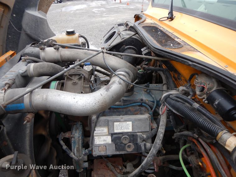 image for item DF6381 2002 International 4900  dump truck