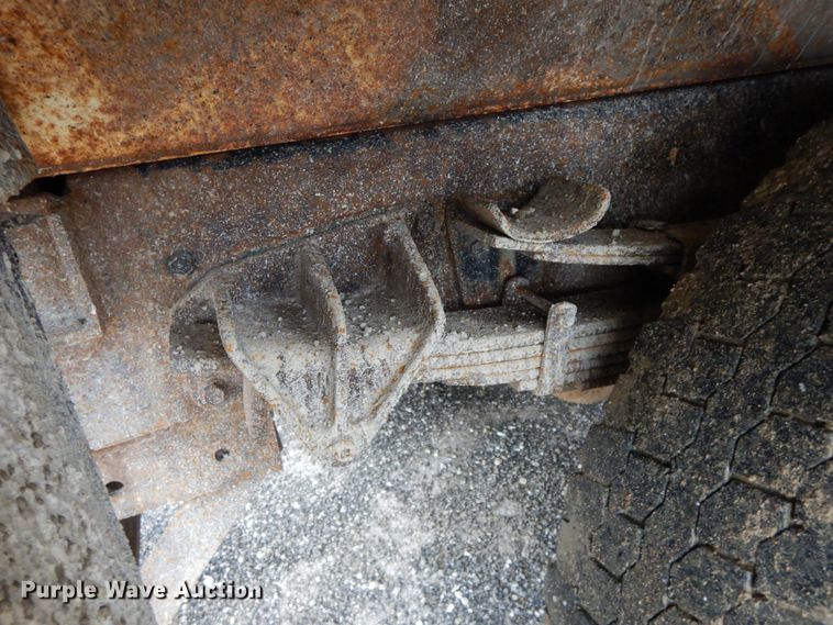 image for item DF6381 2002 International 4900  dump truck