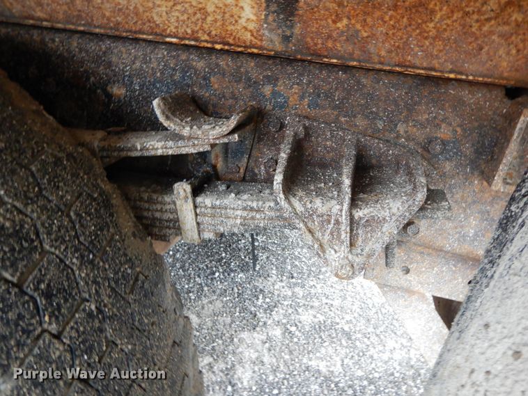 image for item DF6381 2002 International 4900  dump truck