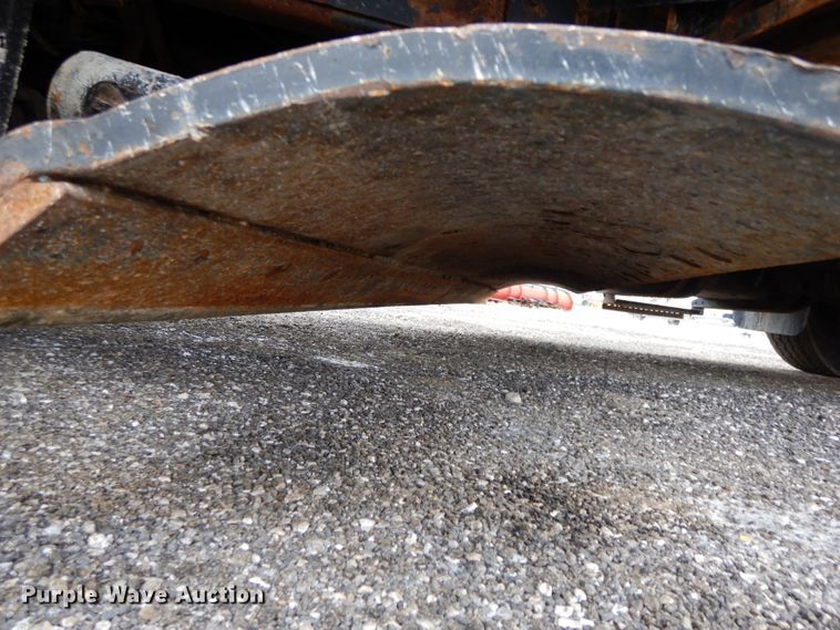 image for item DF6381 2002 International 4900  dump truck