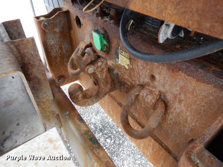 image for item DF6381 2002 International 4900  dump truck