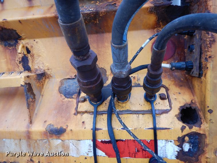 image for item DF6381 2002 International 4900  dump truck