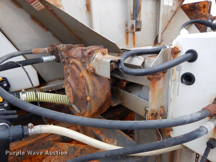 image for item DF6381 2002 International 4900  dump truck