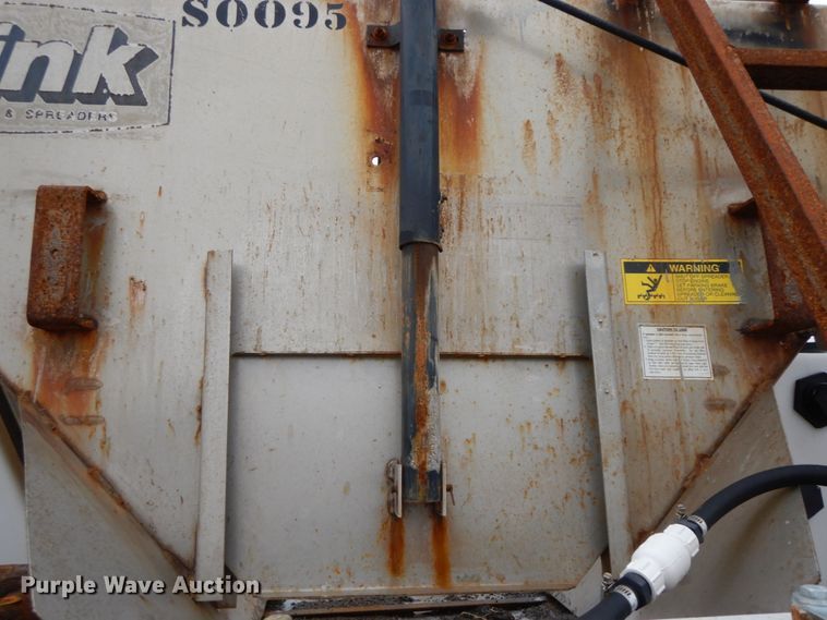 image for item DF6381 2002 International 4900  dump truck