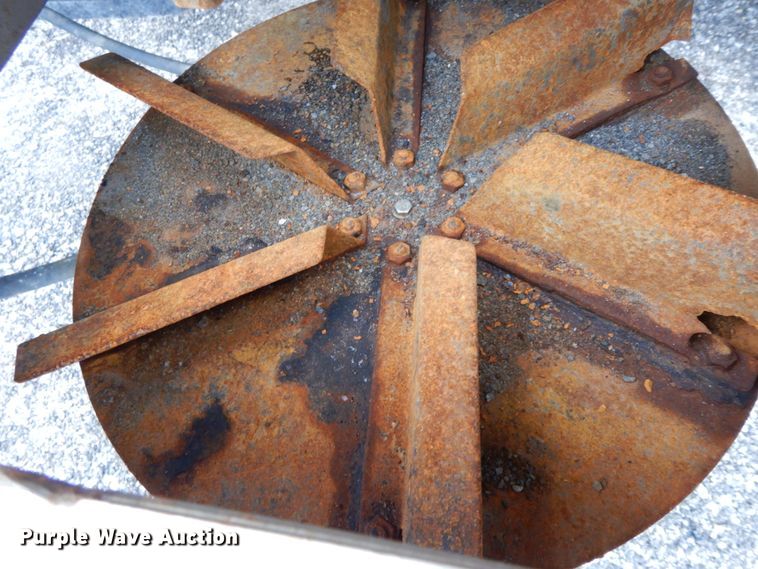 image for item DF6381 2002 International 4900  dump truck