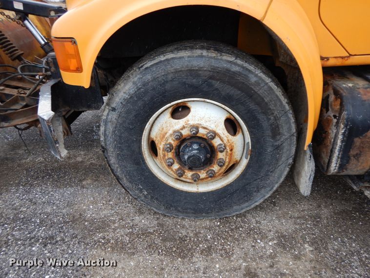 image for item DF6381 2002 International 4900  dump truck