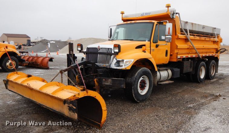 image for item DF6382 2006 International 7400  dump truck