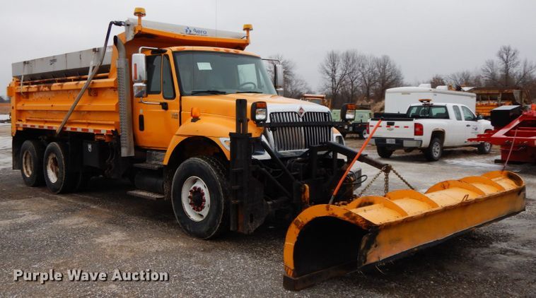 image for item DF6382 2006 International 7400  dump truck