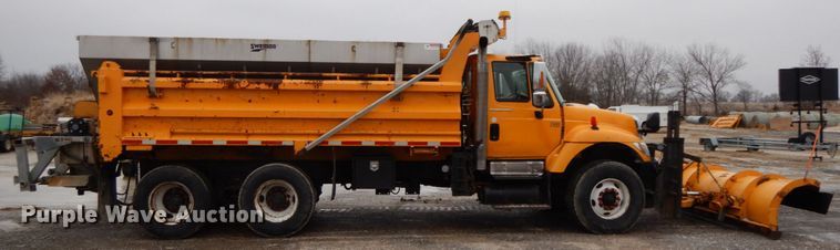 image for item DF6382 2006 International 7400  dump truck