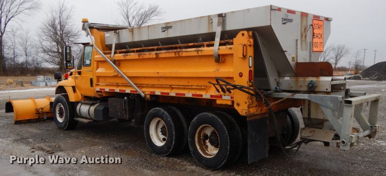 image for item DF6382 2006 International 7400  dump truck