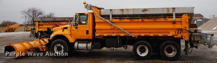 image for item DF6382 2006 International 7400  dump truck