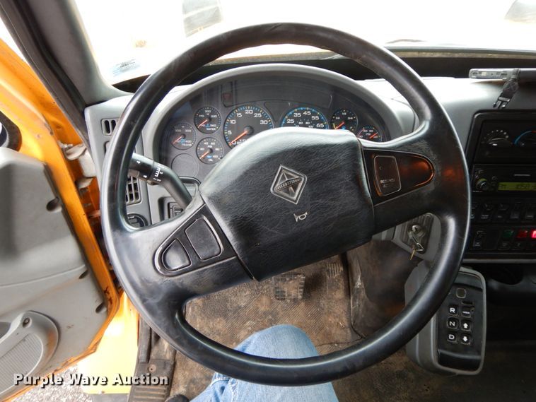 image for item DF6382 2006 International 7400  dump truck